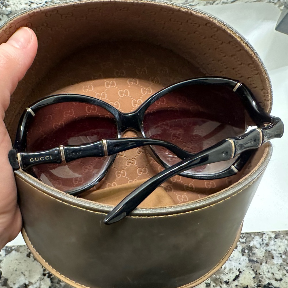 Sunglasses used, but in very good condition.
